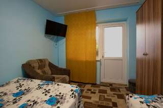 Гостиница Рафаэль Пляхо Трехместный номер эконом-класса с общей ванной комнатой-4