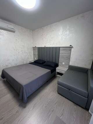 Гостиница Рафаэль Пляхо Семейный номер с балконом-7